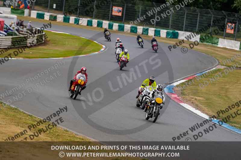 Vintage motorcycle club;eventdigitalimages;mallory park;mallory park trackday photographs;no limits trackdays;peter wileman photography;trackday digital images;trackday photos;vmcc festival 1000 bikes photographs